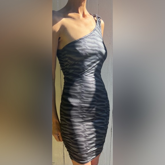 77. Symphony One-Shoulder Bandage Metallic Tiger Print Mini Dress Grey/Black (S) - Picture 4 of 15